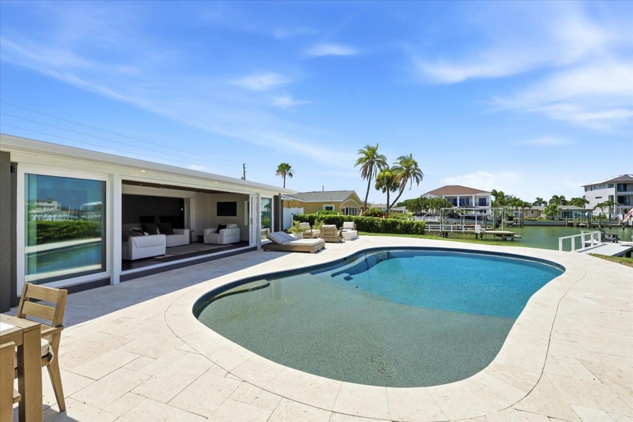 121 79th Street S, Saint Petersburg, FL 33707 Photo