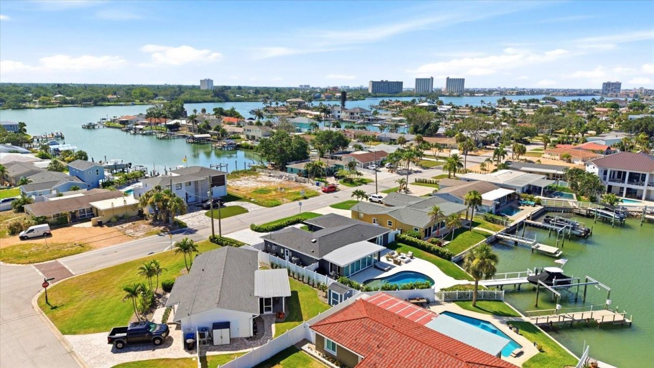 121 79th Street S, Saint Petersburg, FL 33707 Photo