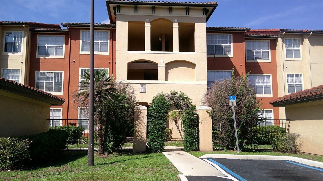 5518 Metrowest Boulevard, Unit 207, Orlando, FL 32811 Photo