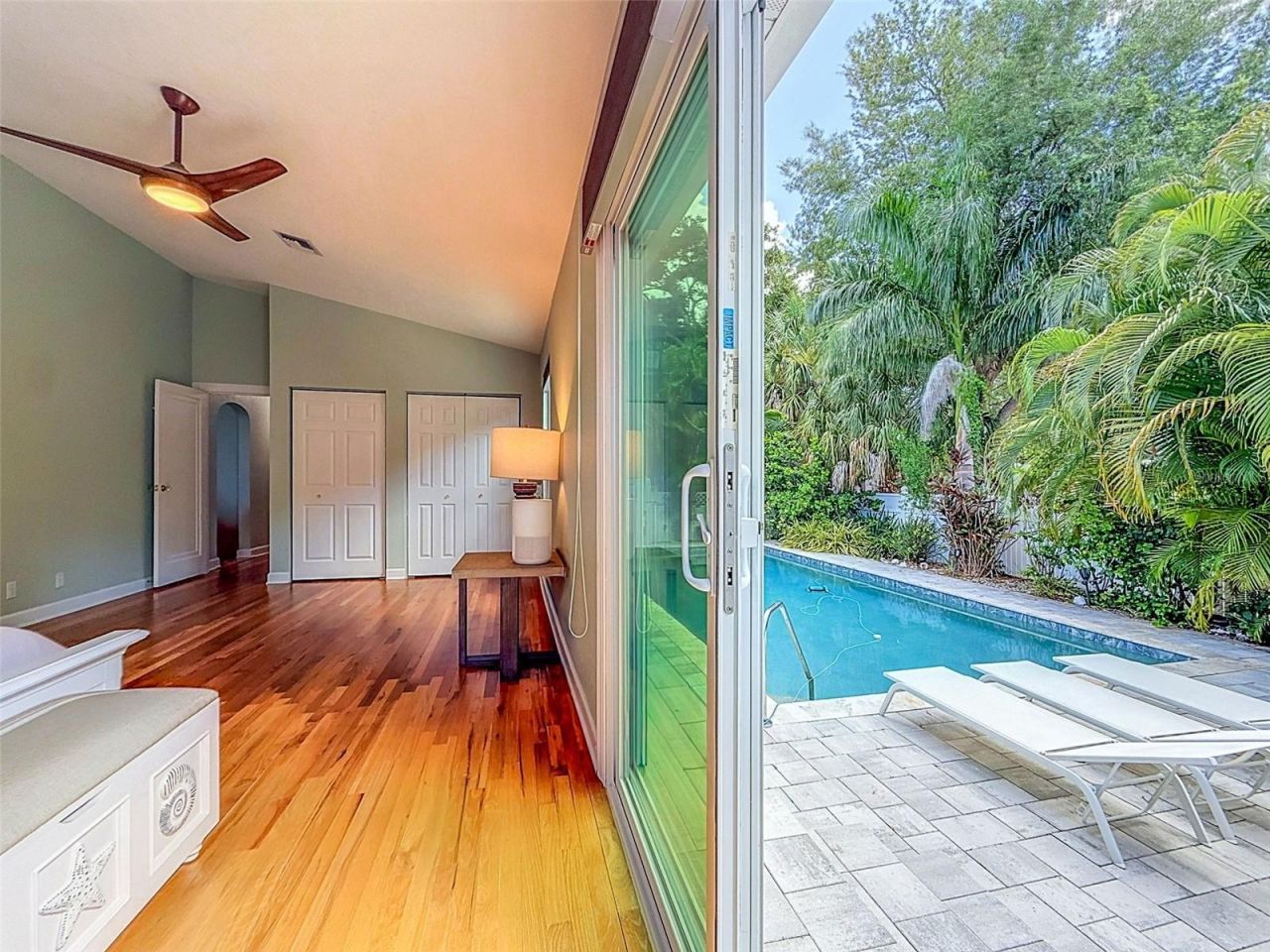 182 29th Avenue N, Saint Petersburg, FL 33704 Photo
