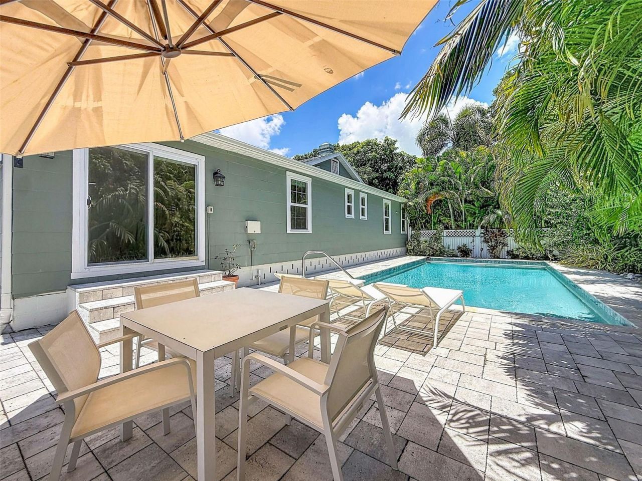 182 29th Avenue N, Saint Petersburg, FL 33704 Photo