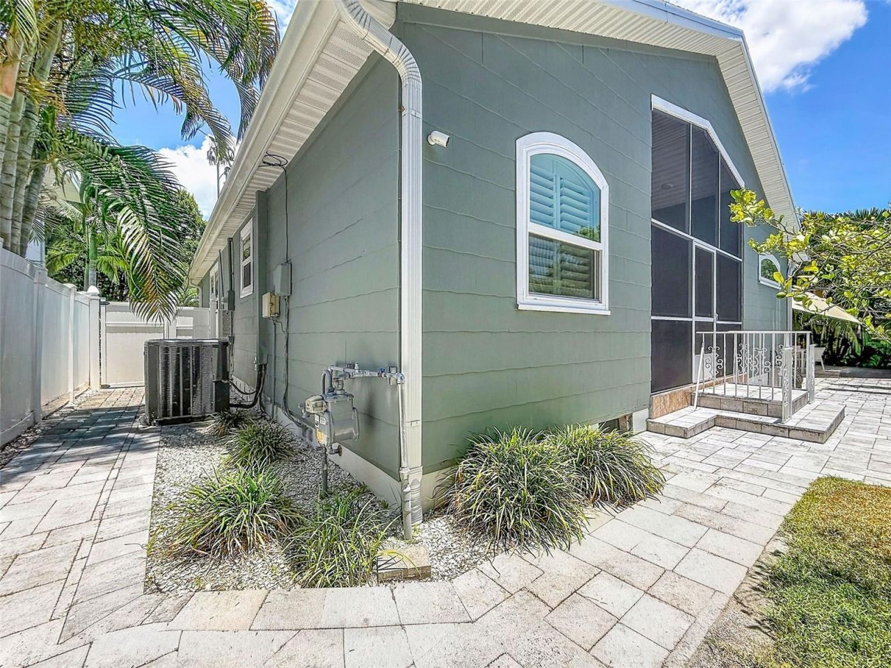 182 29th Avenue N, Saint Petersburg, FL 33704 Photo
