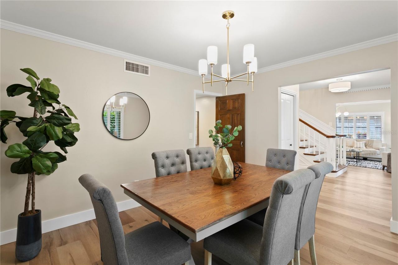 13305 Golf Crest Circle, Tampa, FL 33618 Photo