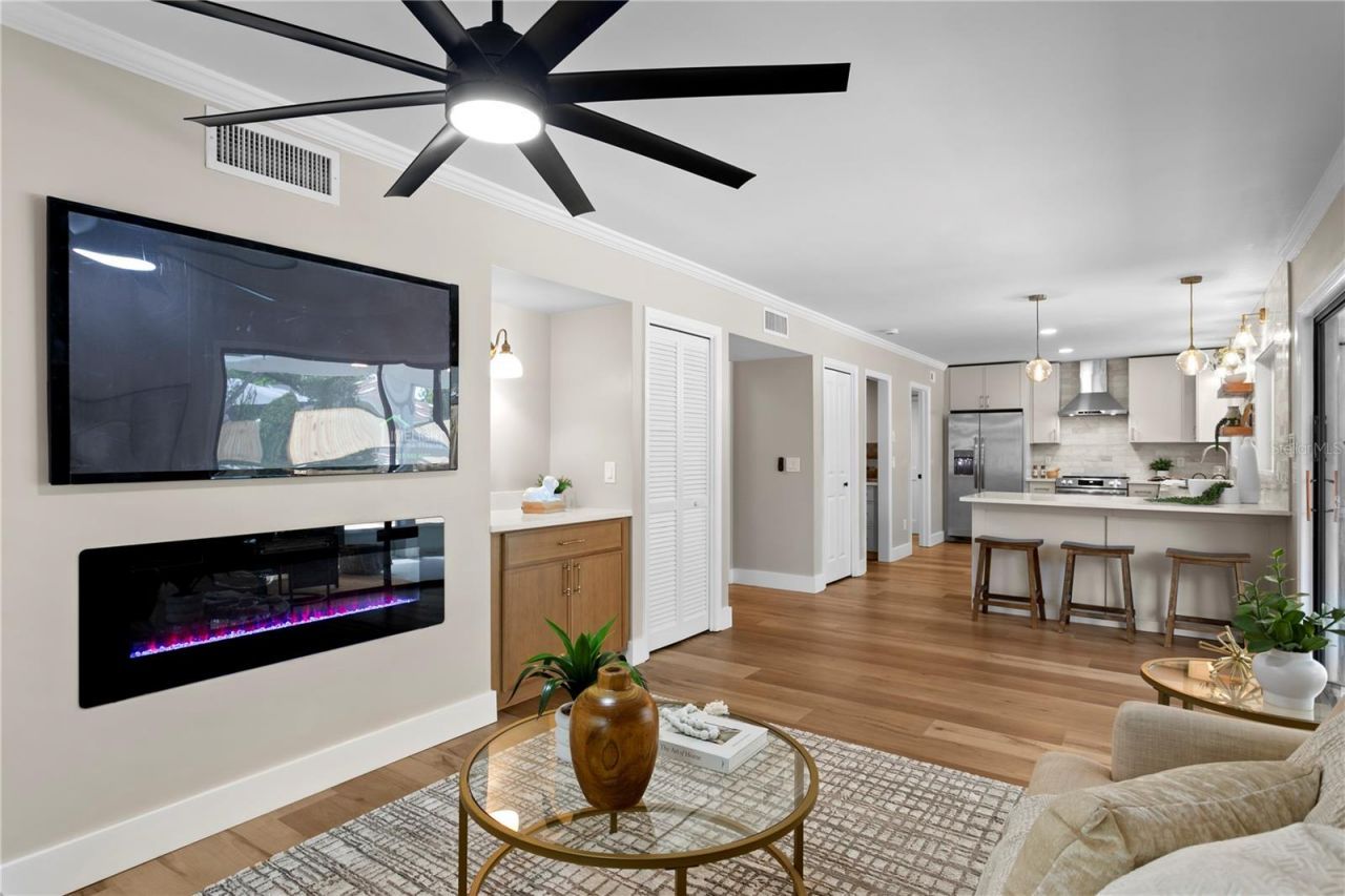 13305 Golf Crest Circle, Tampa, FL 33618 Photo