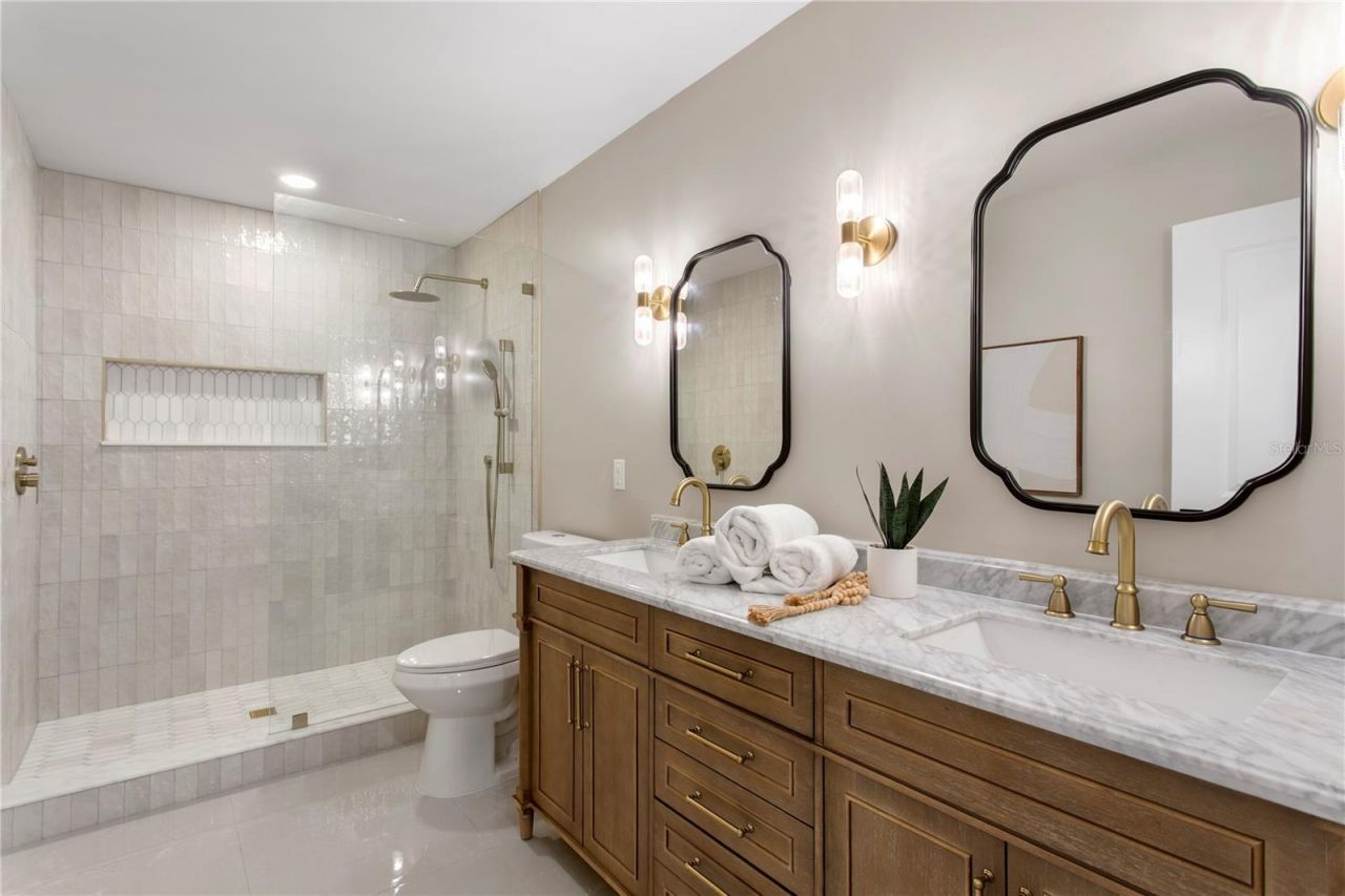 13305 Golf Crest Circle, Tampa, FL 33618 Photo