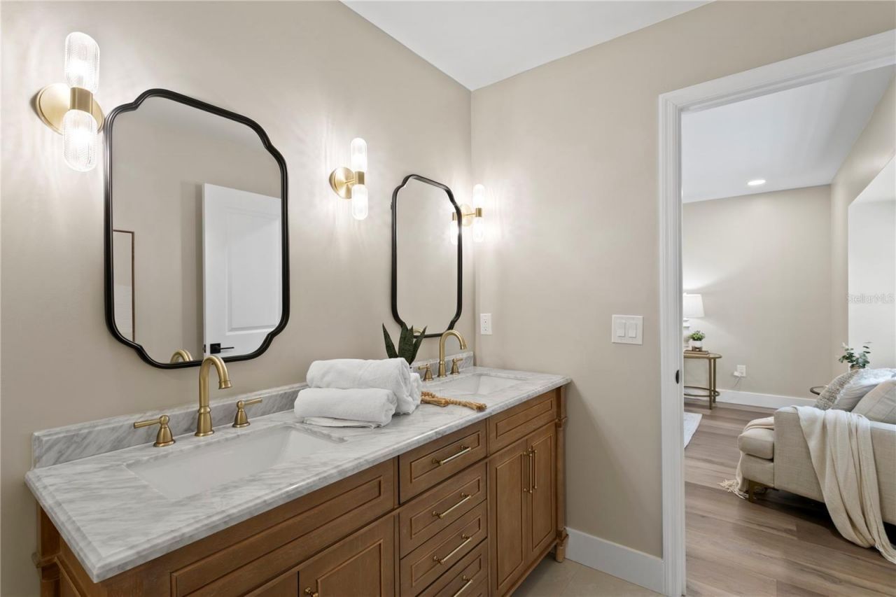 13305 Golf Crest Circle, Tampa, FL 33618 Photo