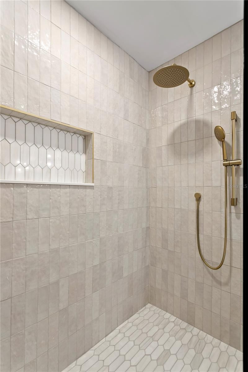 13305 Golf Crest Circle, Tampa, FL 33618 Photo