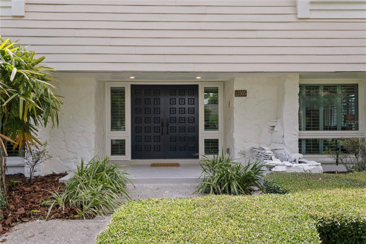 13305 Golf Crest Circle, Tampa, FL 33618 Photo