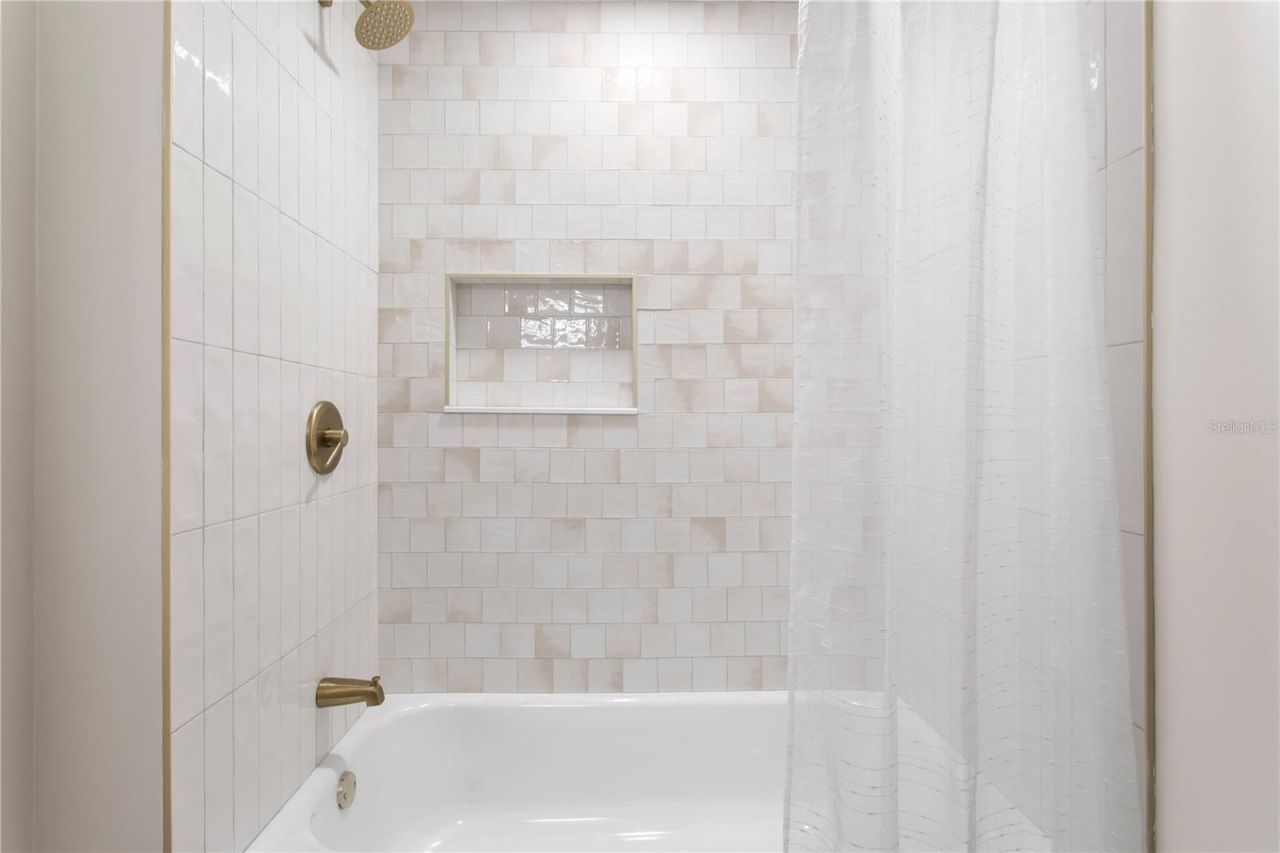 13305 Golf Crest Circle, Tampa, FL 33618 Photo