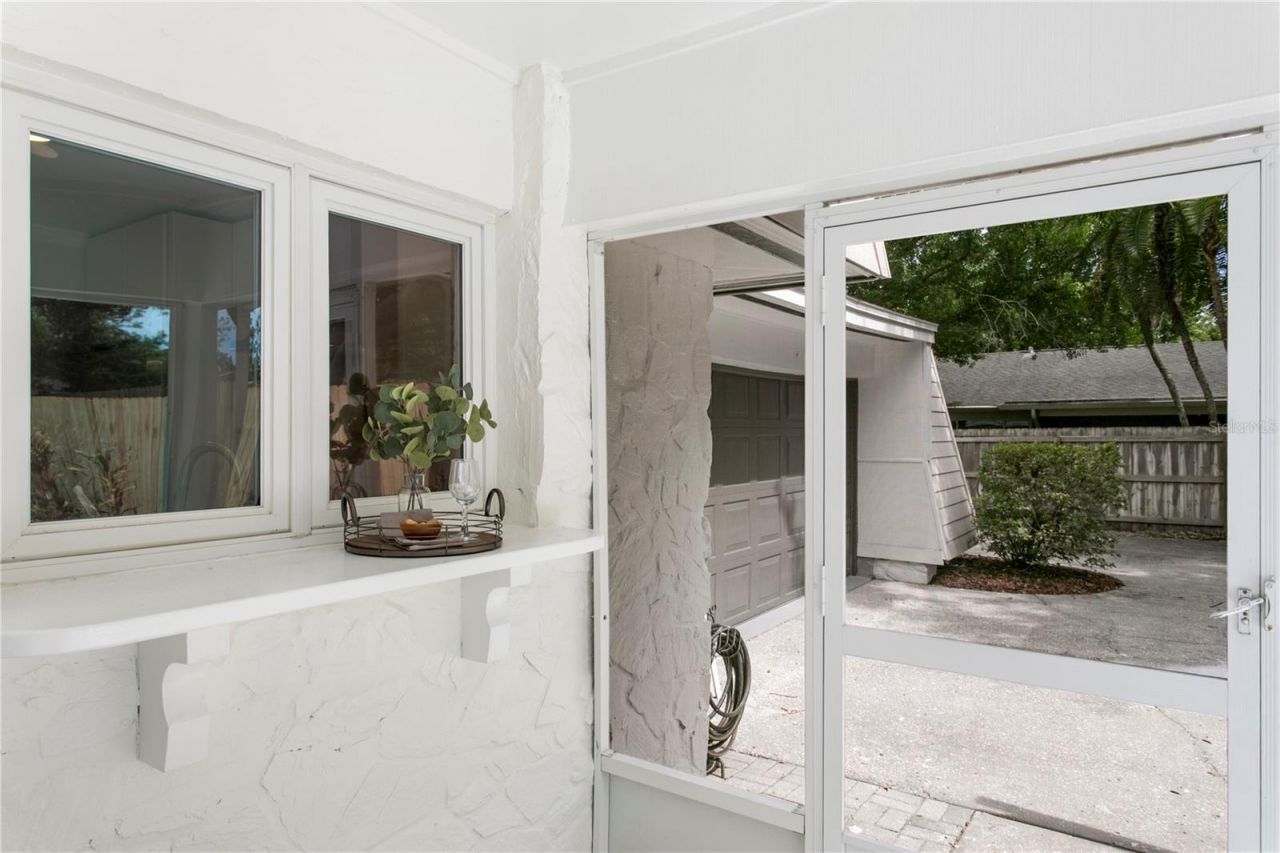 13305 Golf Crest Circle, Tampa, FL 33618 Photo