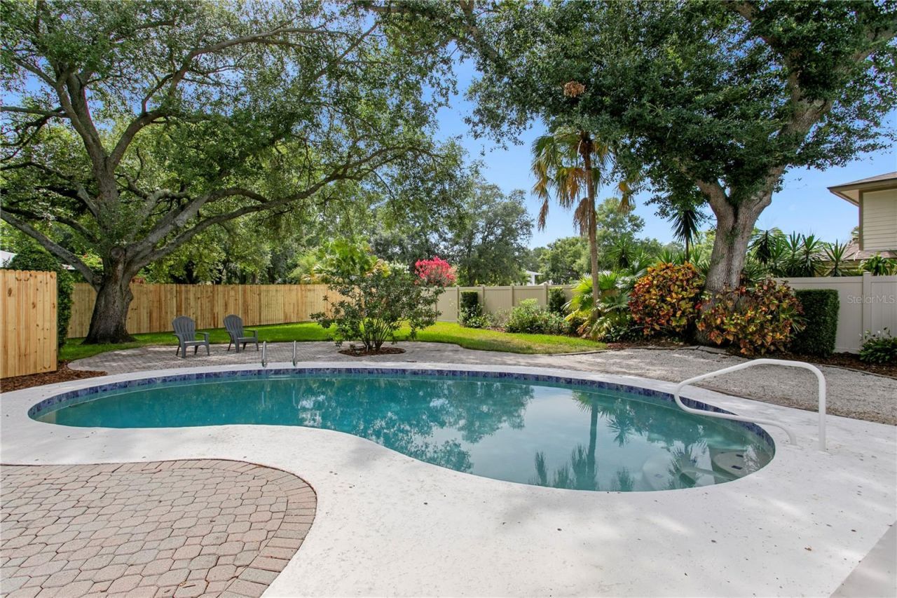13305 Golf Crest Circle, Tampa, FL 33618 Photo