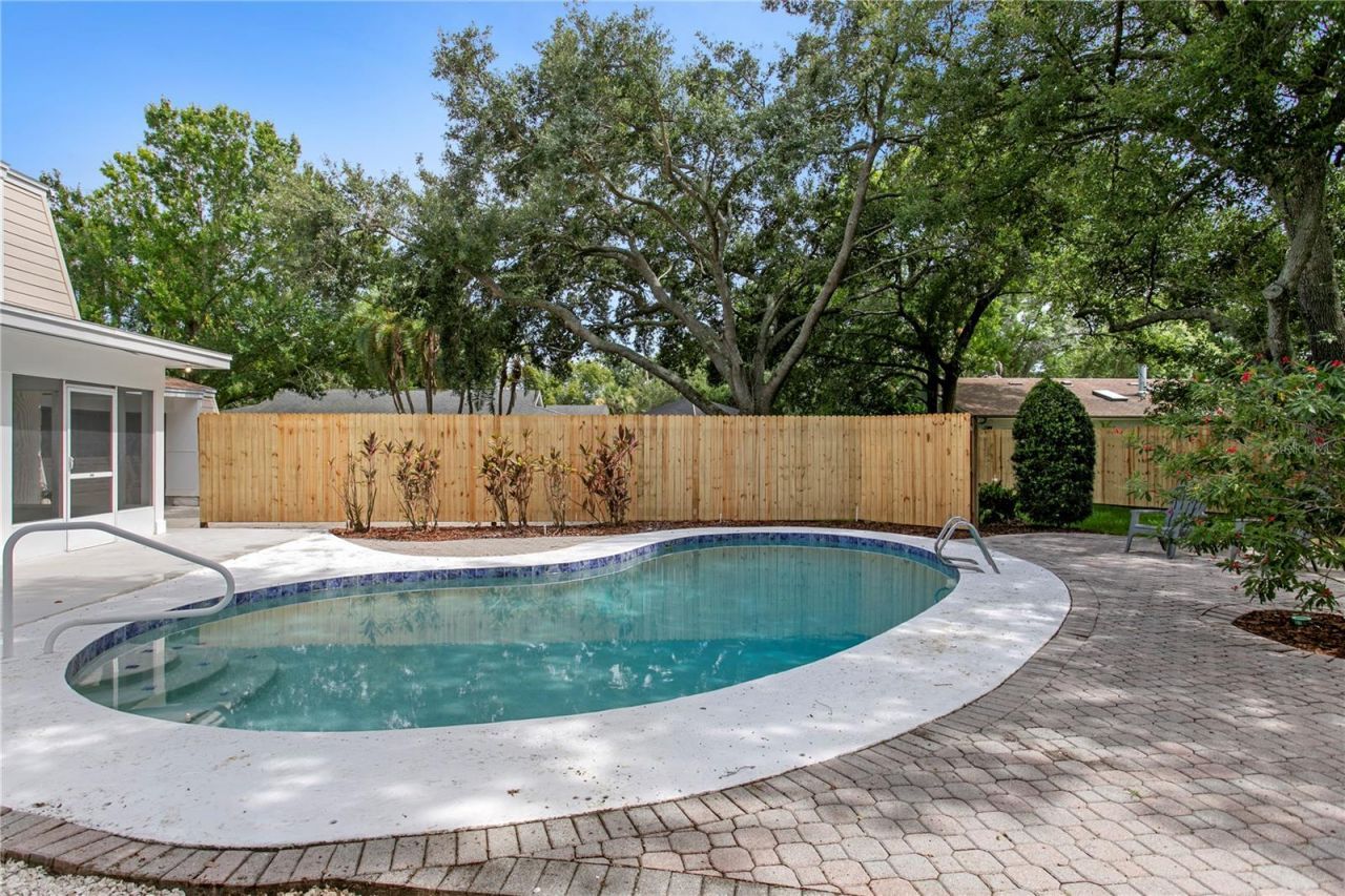 13305 Golf Crest Circle, Tampa, FL 33618 Photo