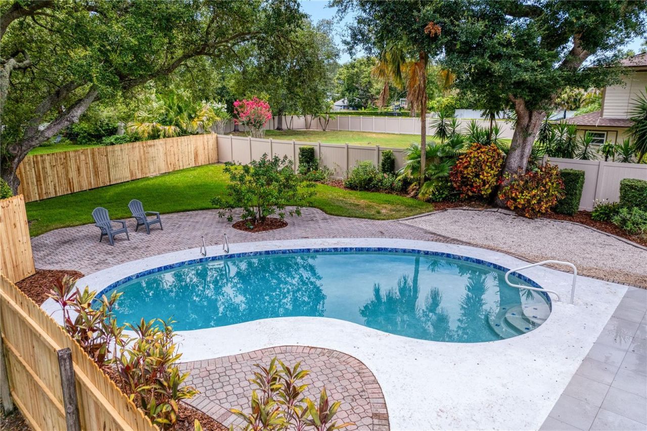 13305 Golf Crest Circle, Tampa, FL 33618 Photo