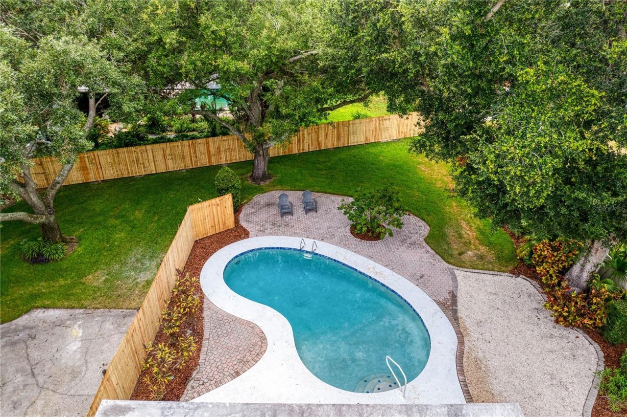 13305 Golf Crest Circle, Tampa, FL 33618 Photo