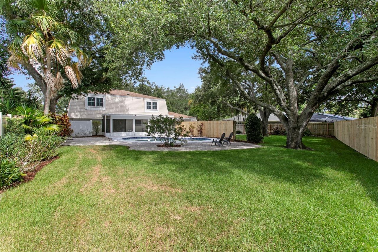 13305 Golf Crest Circle, Tampa, FL 33618 Photo