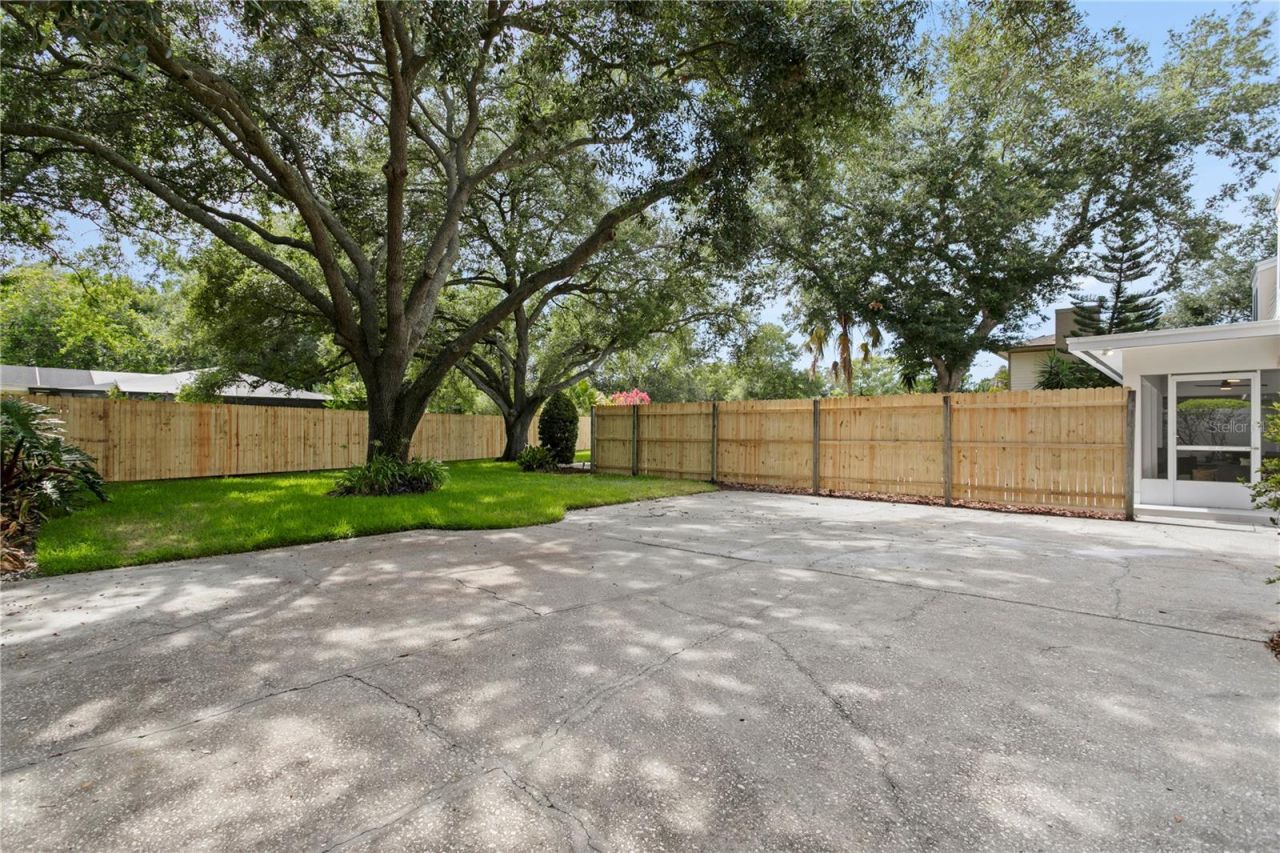 13305 Golf Crest Circle, Tampa, FL 33618 Photo