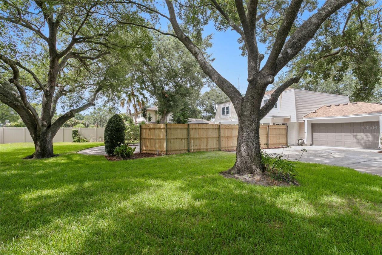 13305 Golf Crest Circle, Tampa, FL 33618 Photo