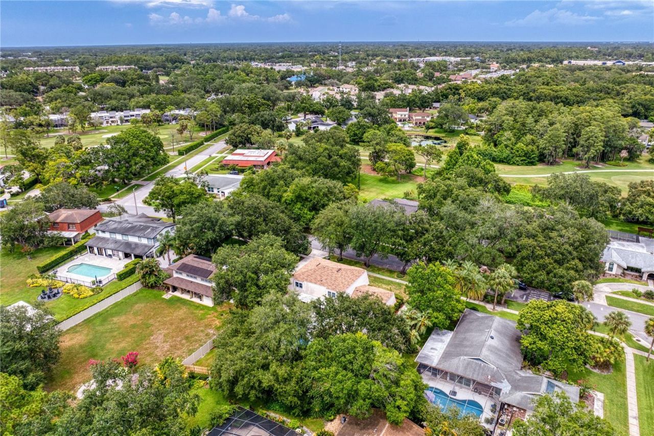 13305 Golf Crest Circle, Tampa, FL 33618 Photo