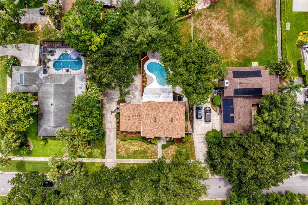 13305 Golf Crest Circle, Tampa, FL 33618 Photo
