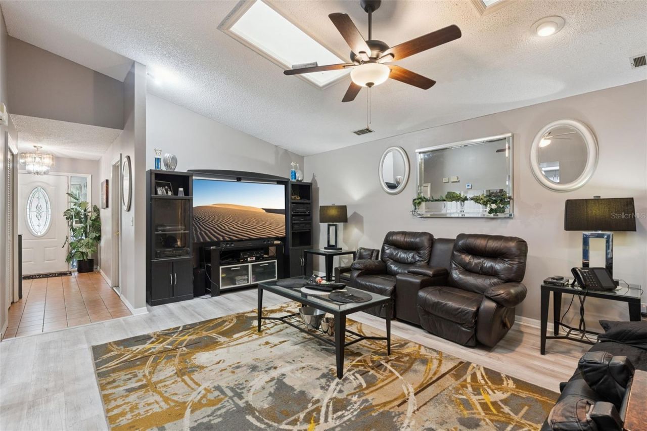 4902 Briar Oaks Circle , Orlando, FL 32808 Photo
