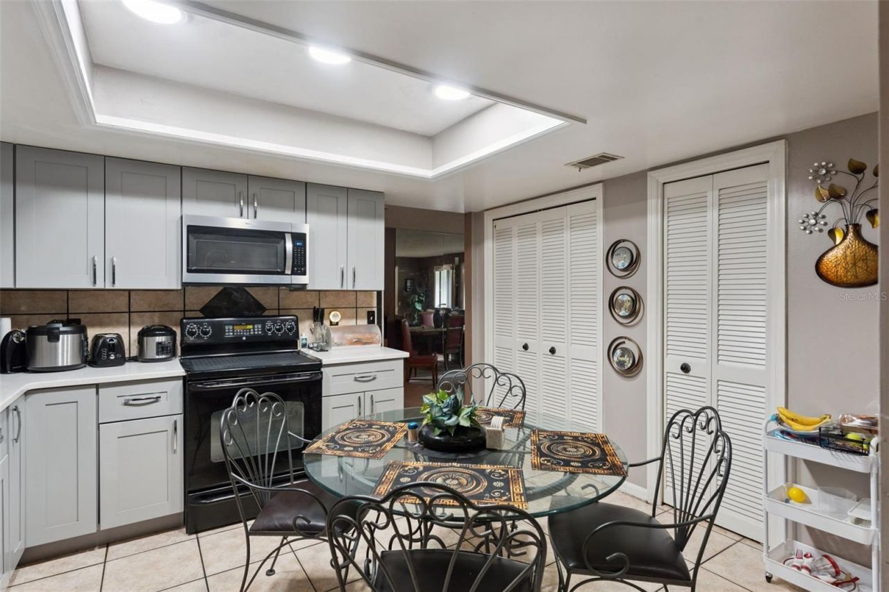 4902 Briar Oaks Circle , Orlando, FL 32808 Photo