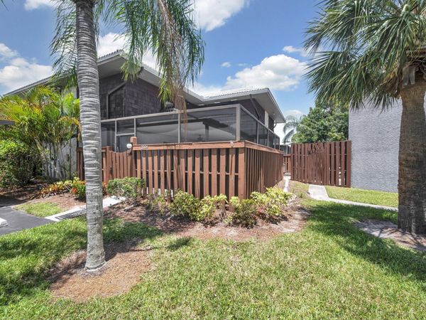 2004 SE Round Table Drive, Port St. Lucie, FL 34952
