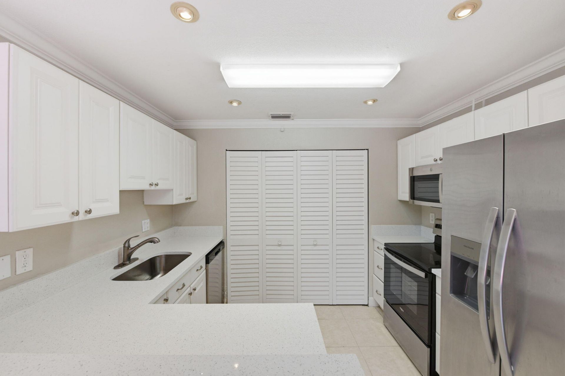 8741 Cleary Boulevard, Plantation, FL 33324 Photo