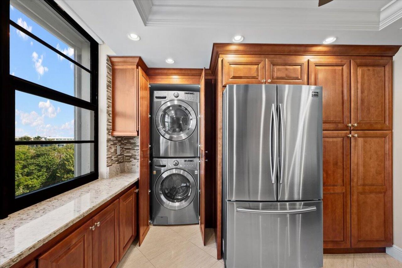 911 Ocean Drive, Unit 506, North Palm Beach, FL 33408 Photo