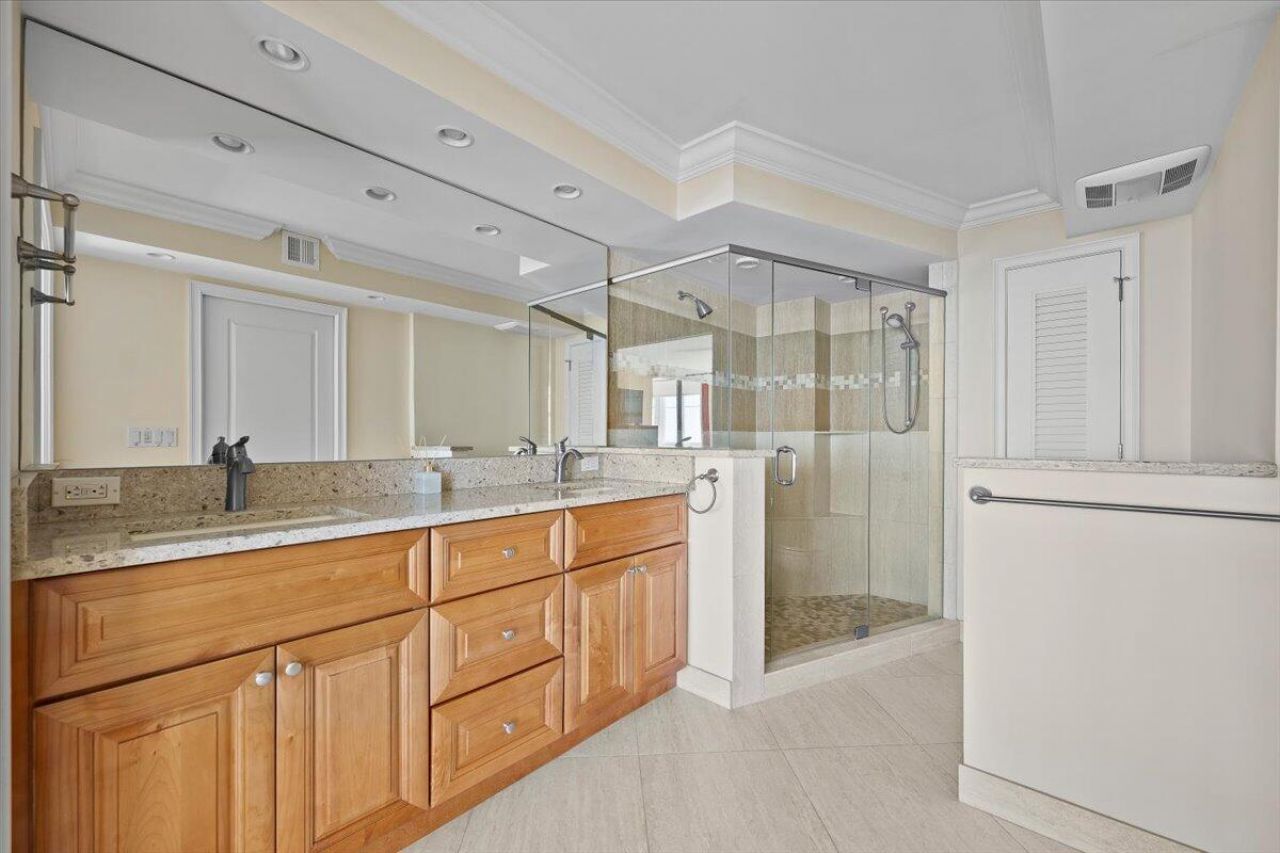 911 Ocean Drive, Unit 506, North Palm Beach, FL 33408 Photo