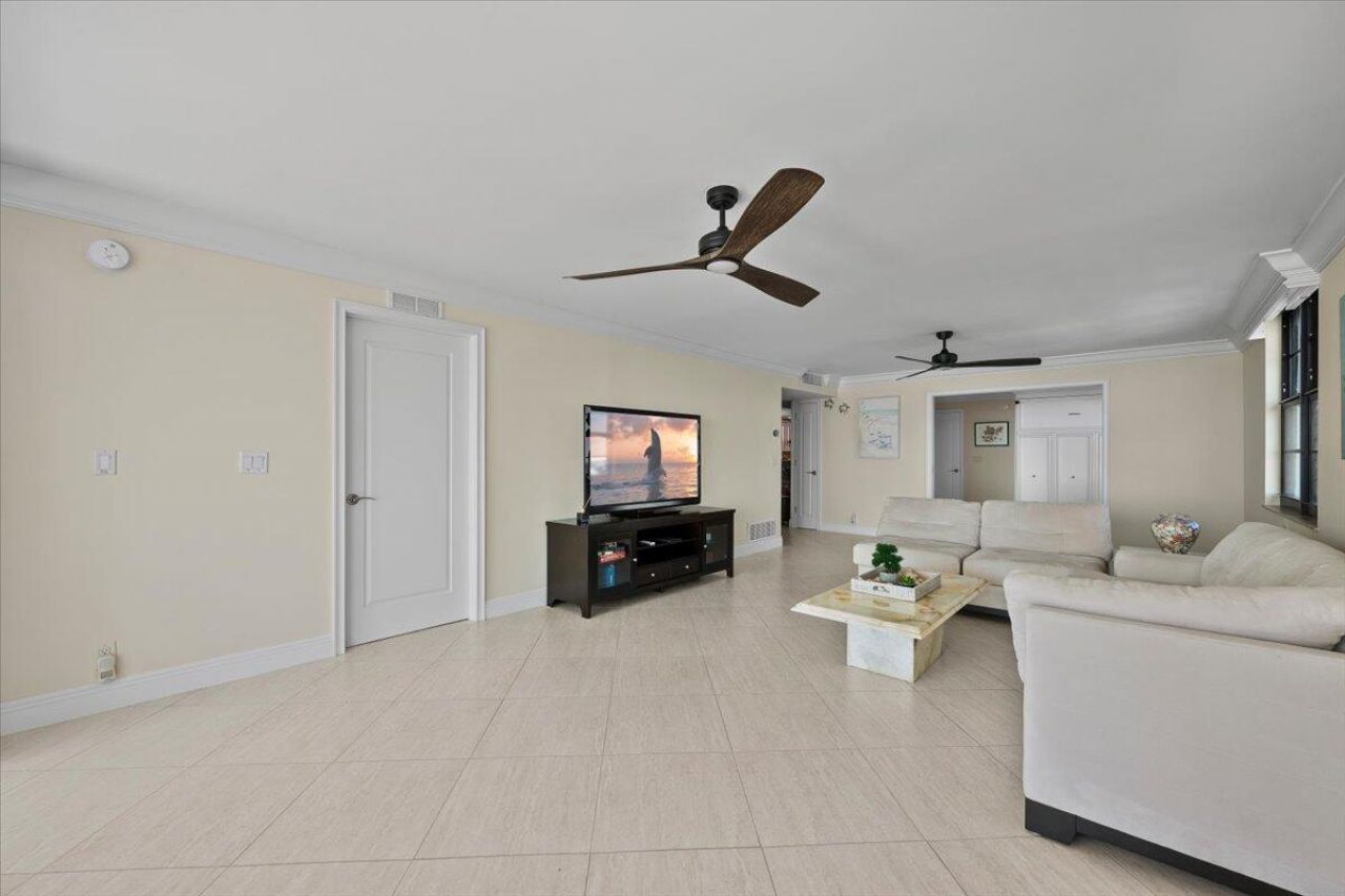 911 Ocean Drive, Unit 506, North Palm Beach, FL 33408 Photo