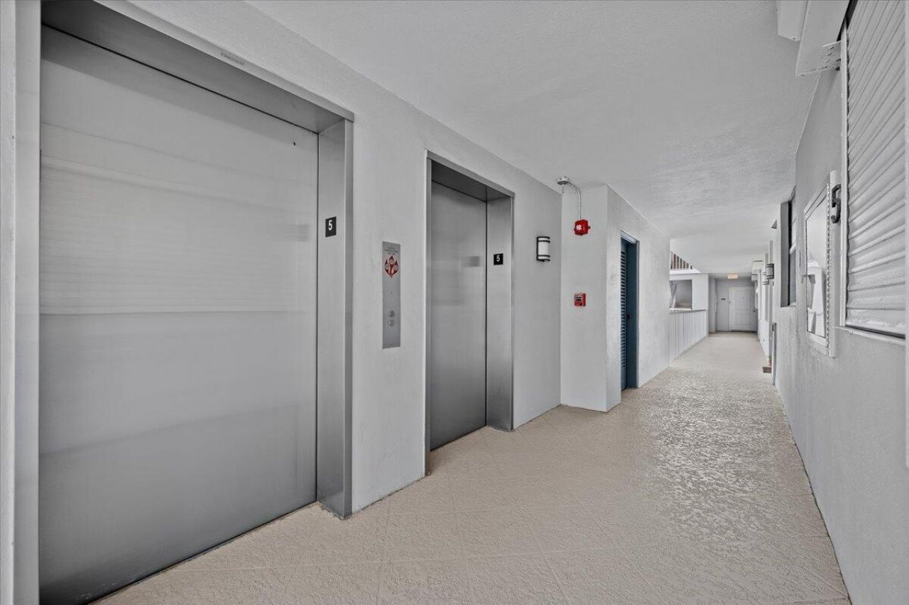 911 Ocean Drive, Unit 506, North Palm Beach, FL 33408 Photo