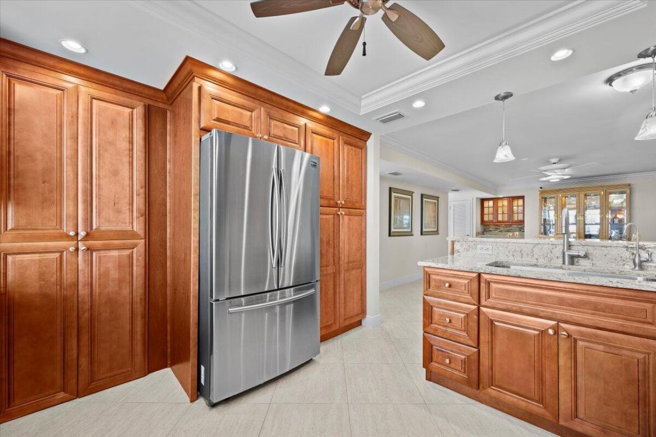 911 Ocean Drive, Unit 506, North Palm Beach, FL 33408 Photo