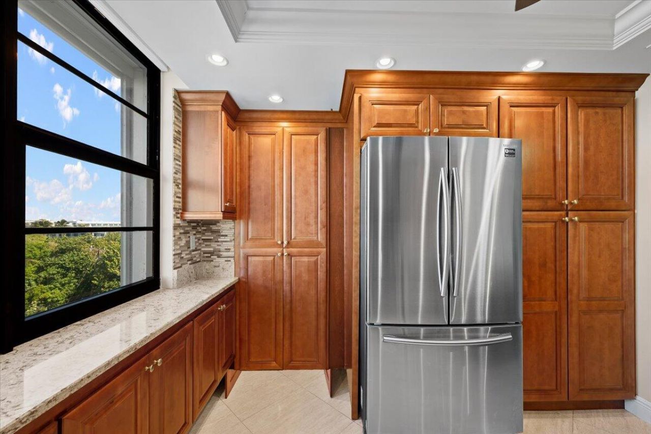 911 Ocean Drive, Unit 506, North Palm Beach, FL 33408 Photo