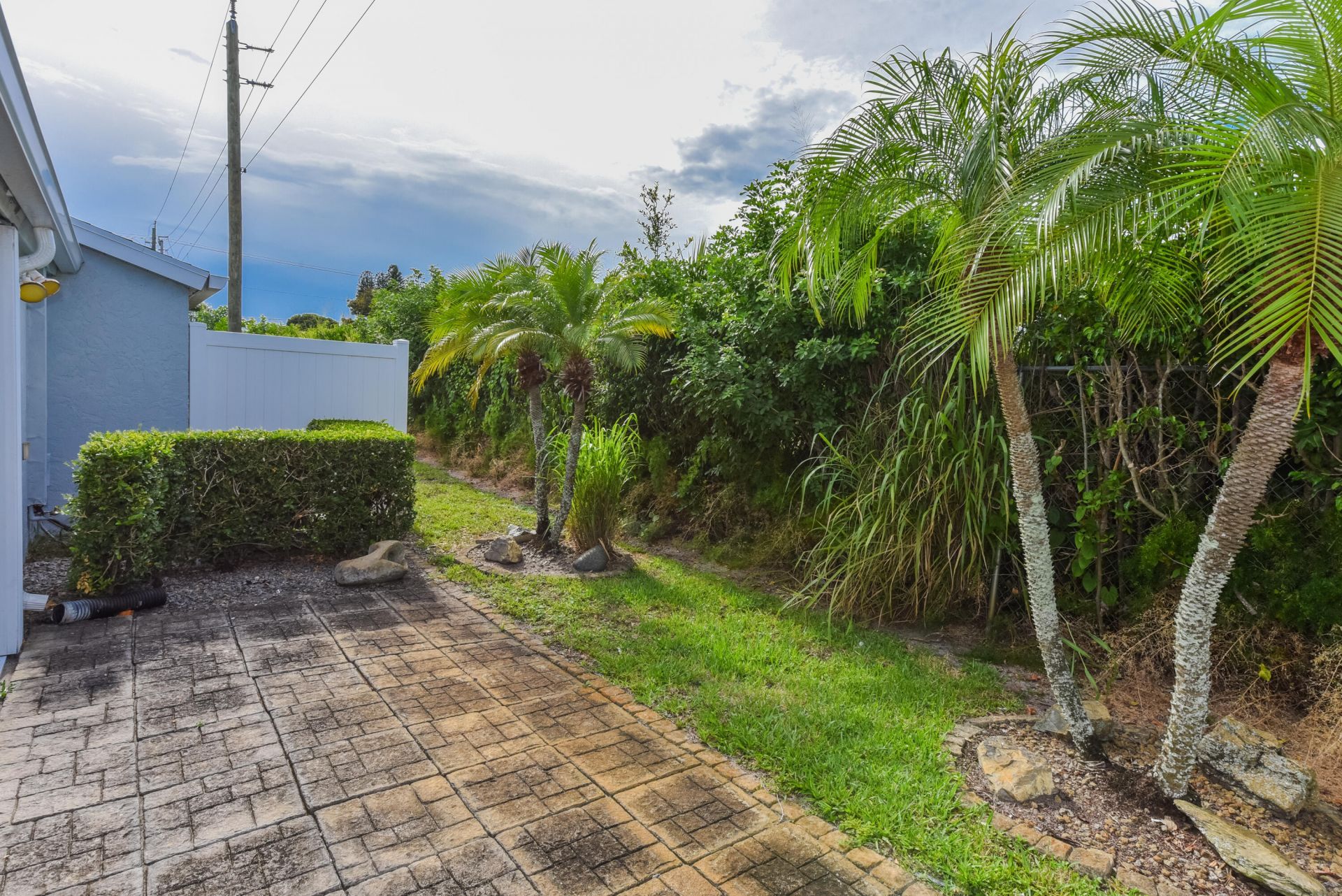 2641 W Gately Drive W, Unit 1702, West Palm Beach, FL 33415 Photo