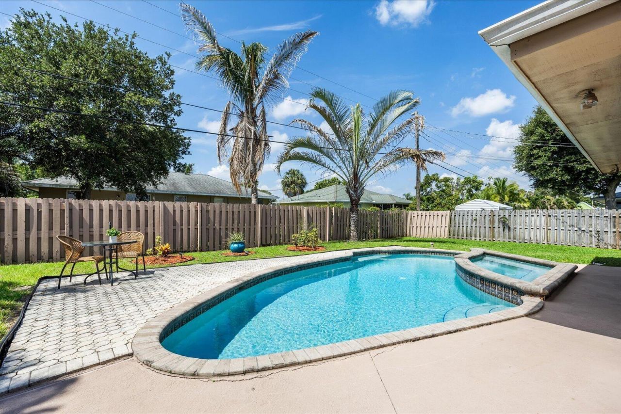 1004 NW 16th Place, Stuart, FL 34994 Photo