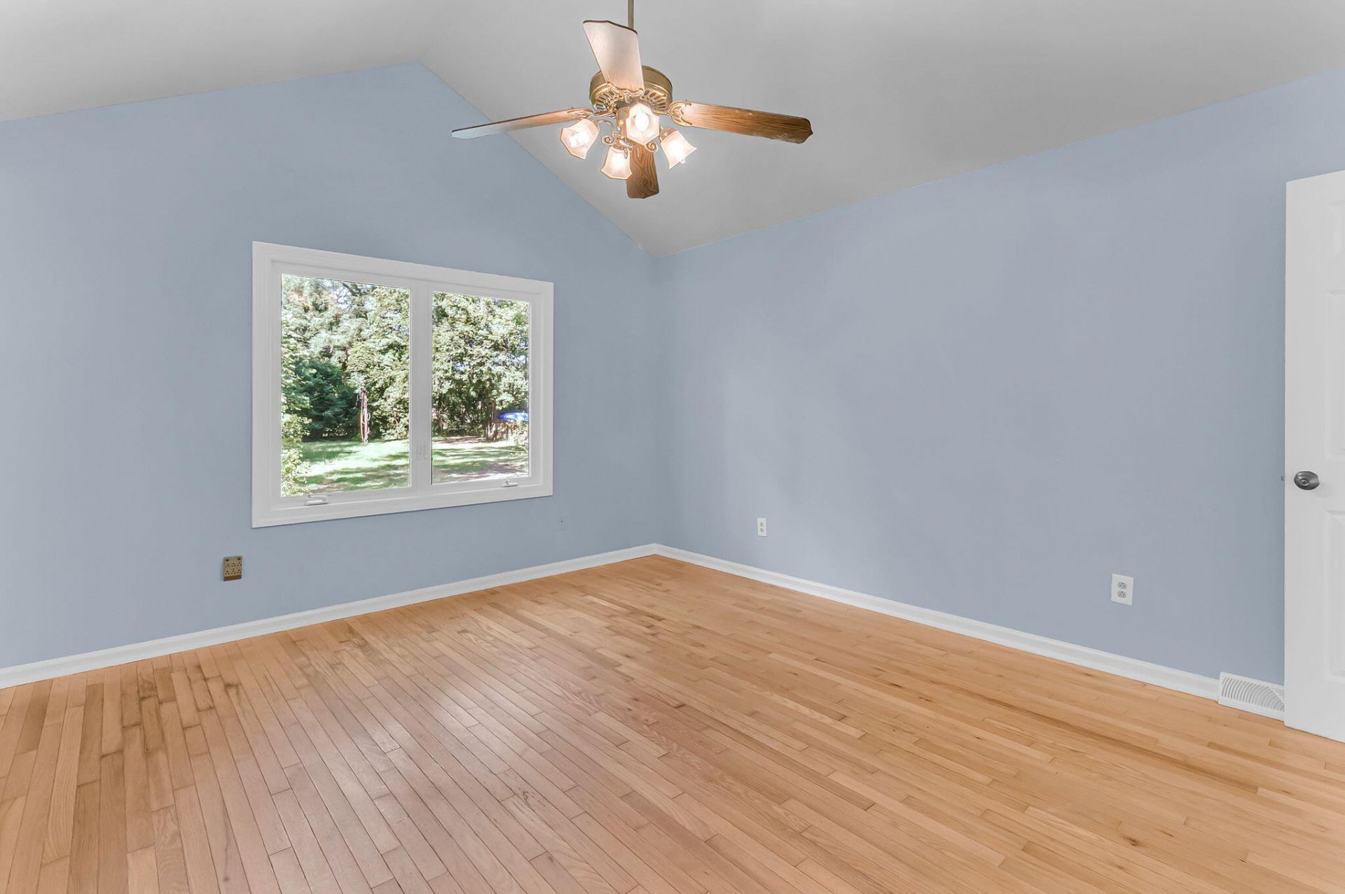1724 Elm Road Photo 24