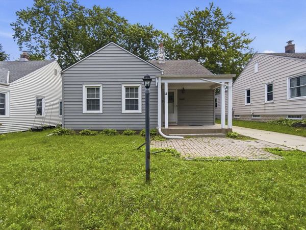 4640 N Woodruff AVENUE, Whitefish Bay, WI 53211