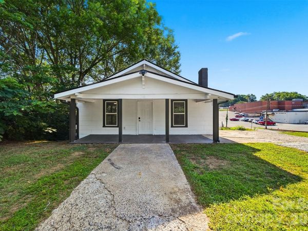 718 11th Street Place NW, Hickory, NC 28601