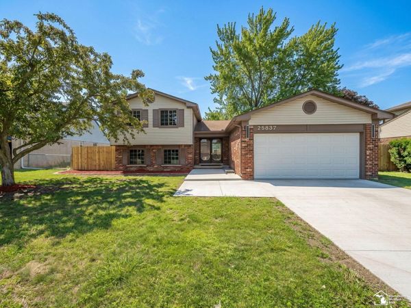 25837 Badger Street, Flat Rock, MI 48134