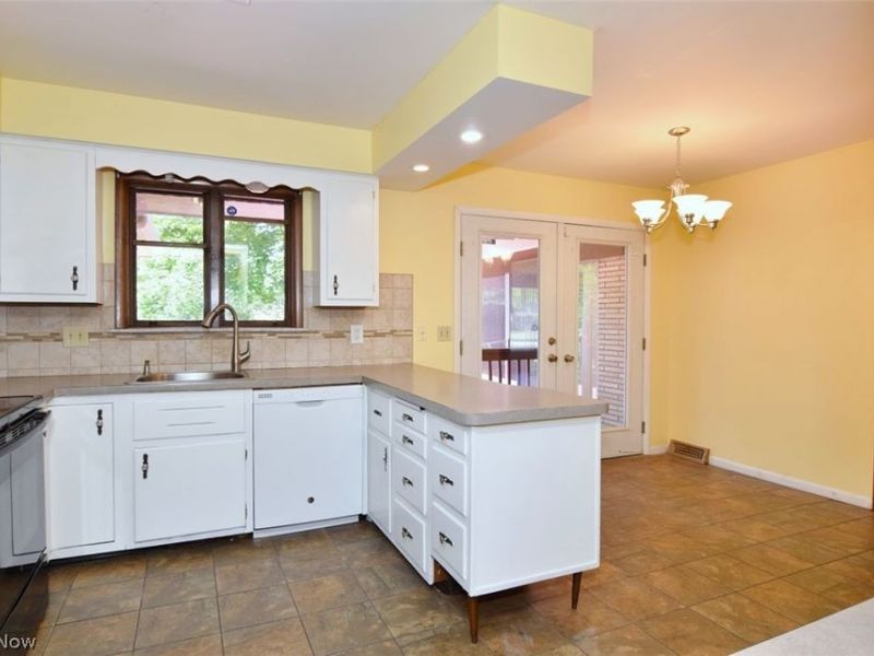 1878 Caronia Drive, Lyndhurst, OH 44124 Photo 13