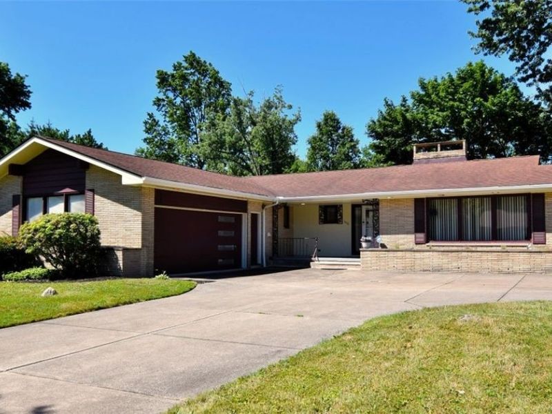 1878 Caronia Drive, Lyndhurst, OH 44124 Photo 2