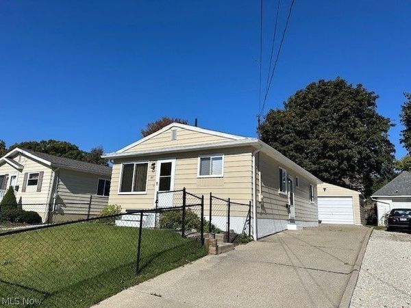 807 Albemarle Avenue , Cuyahoga Falls, OH 44221