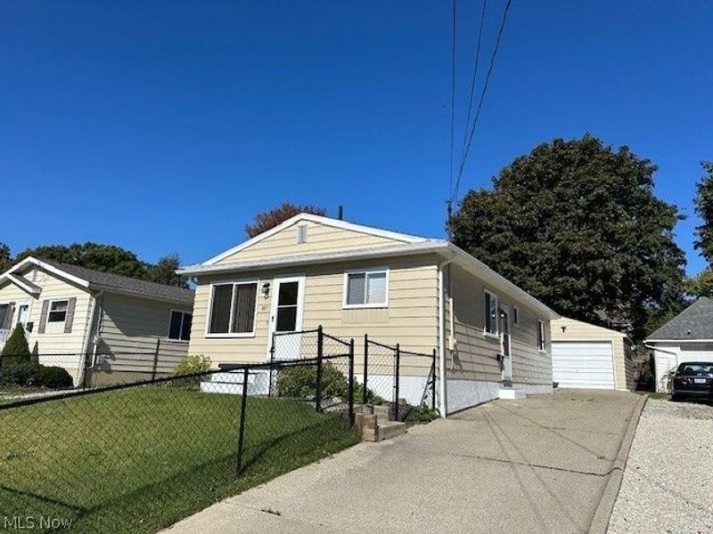 807 Albemarle Avenue, Cuyahoga Falls, OH 44221 Photo 1