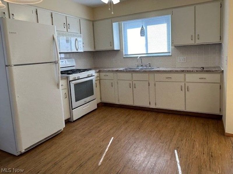 807 Albemarle Avenue, Cuyahoga Falls, OH 44221 Photo 2