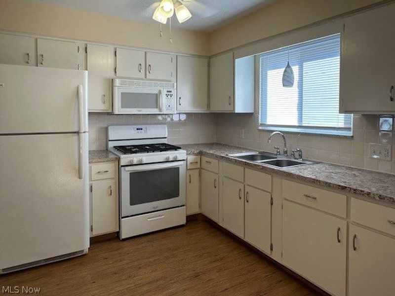 807 Albemarle Avenue, Cuyahoga Falls, OH 44221 Photo 3