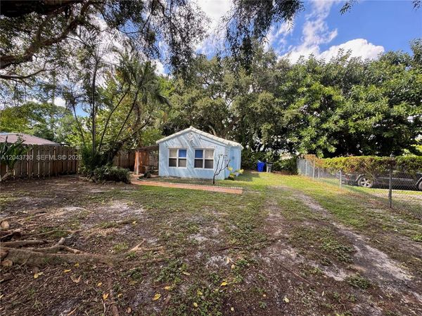 215 Columbus Pkwy , Hollywood, FL 33021
