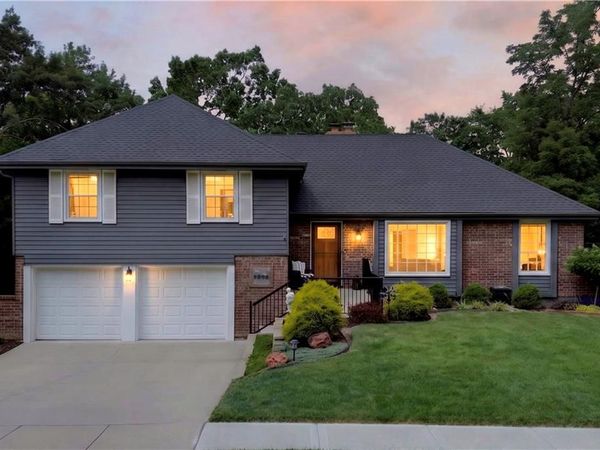 10112 Oakridge Drive, Overland Park, KS 66212