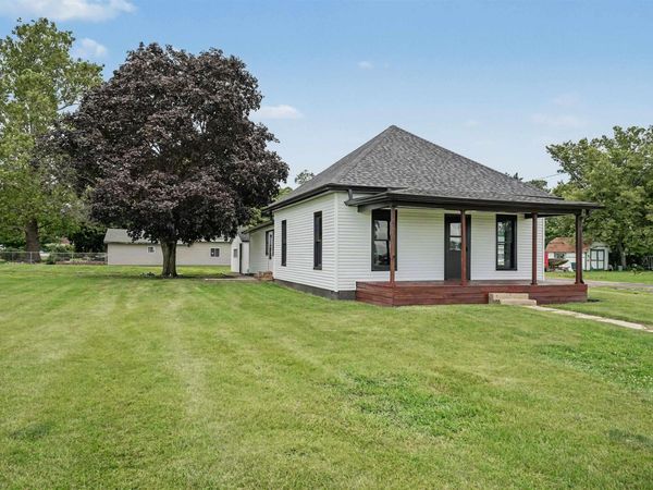 301 S MAIN Street, Armington, IL 61721