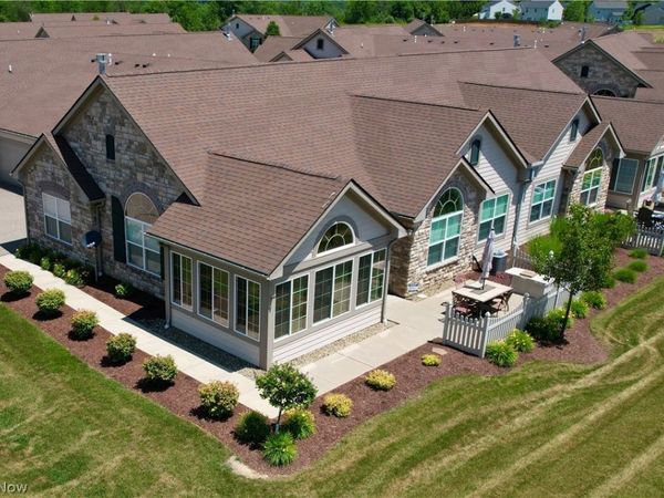 1934 Woods Drive, Streetsboro, OH 44241