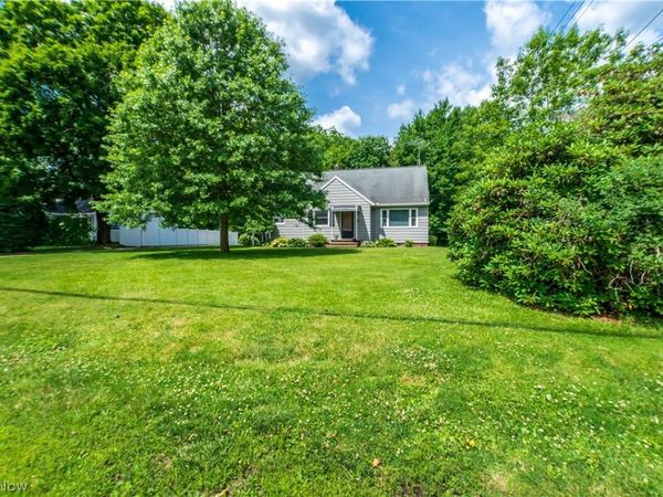 2748 Canton Road , Uniontown, OH 44685